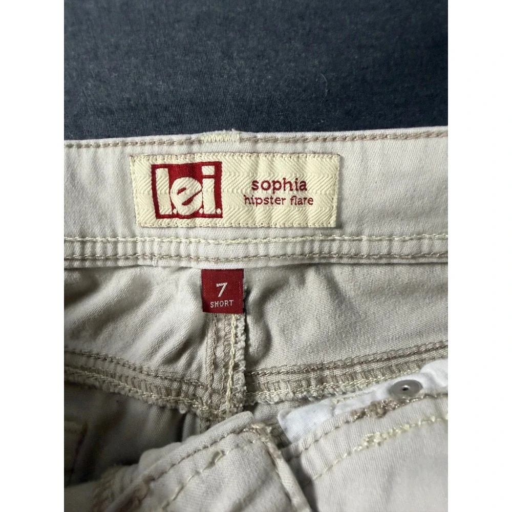 LEI Sophia Hipster Flare Pants Tan Khaki Low Rise Wide Leg Size 7 Short